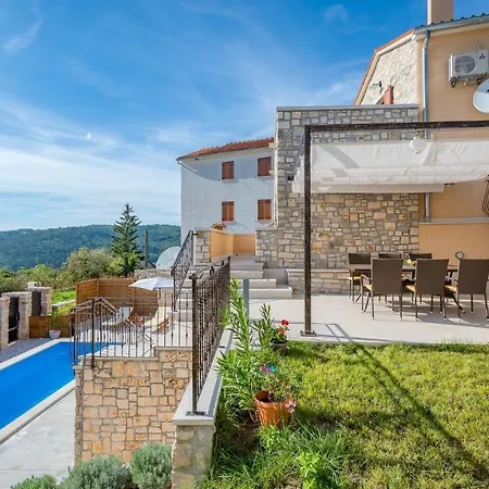 Gostinjska kuća By
